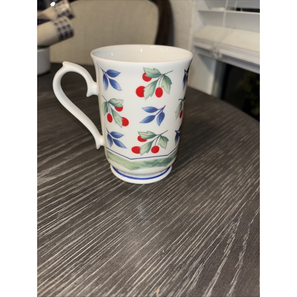 1996 Elegance Fine Bone China Footed Tea Coffee‎ Cup Mug England Berries Vintage